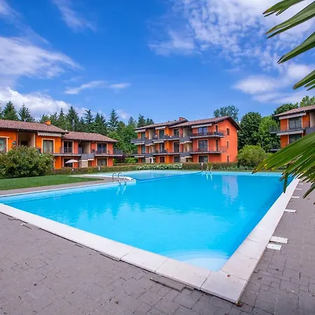 Arolo Sleeps 3 Pool Wifi Apartment