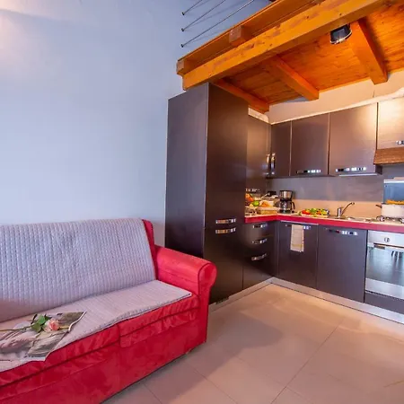 Arolo Sleeps 3 Pool Wifi Apartment