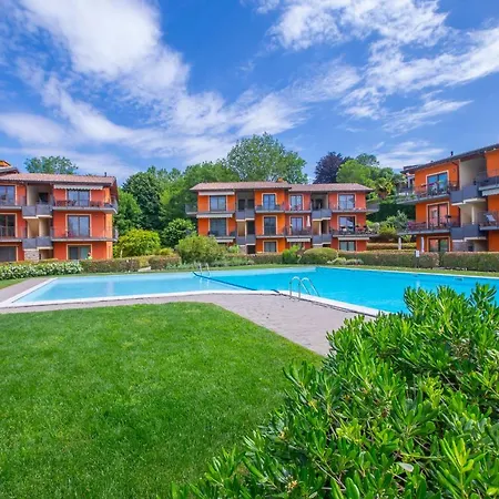 Arolo Sleeps 3 Pool Wifi Apartment *